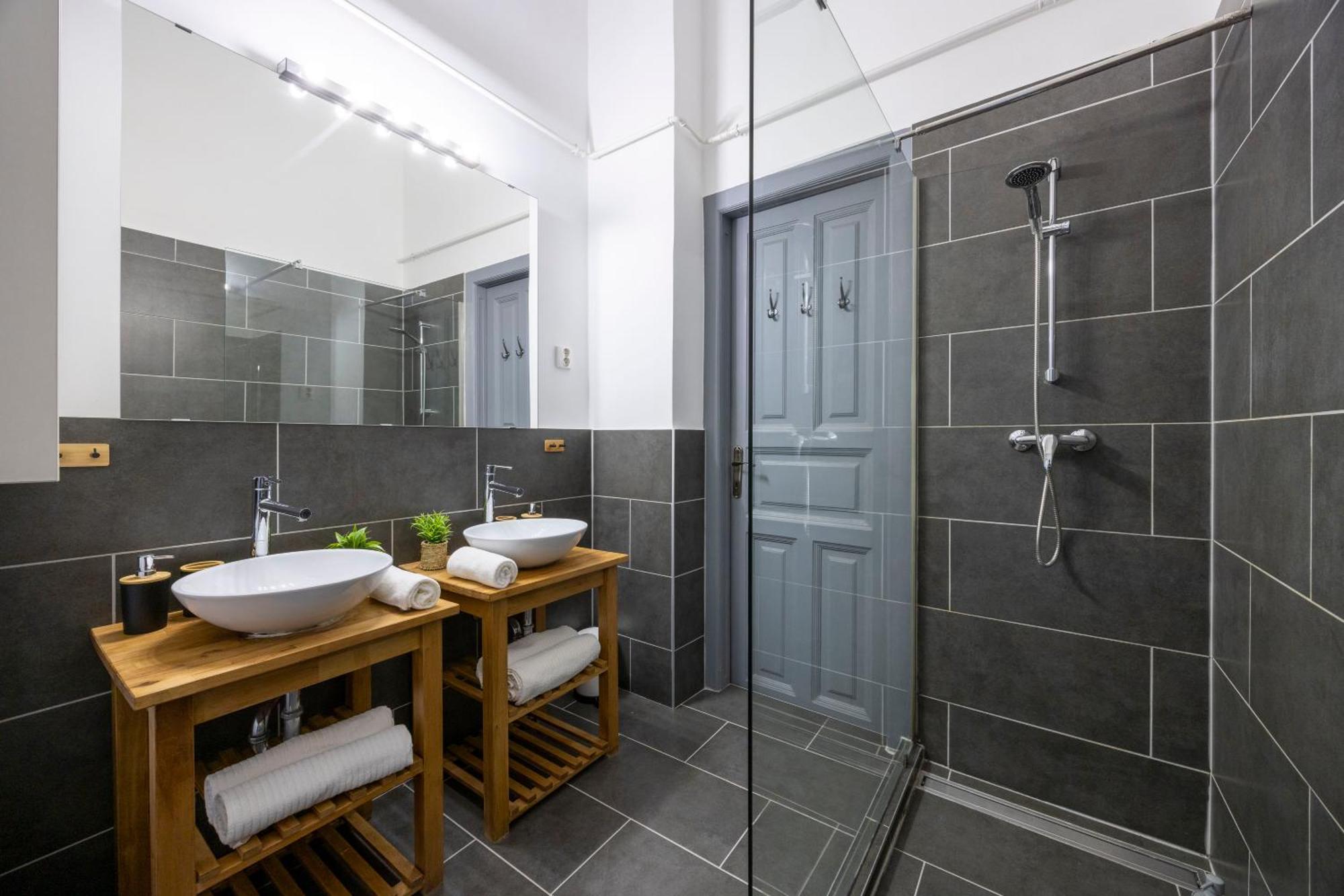 Charming & Cozy Stylish Apartment In The Heart Of Budapest Eksteriør billede